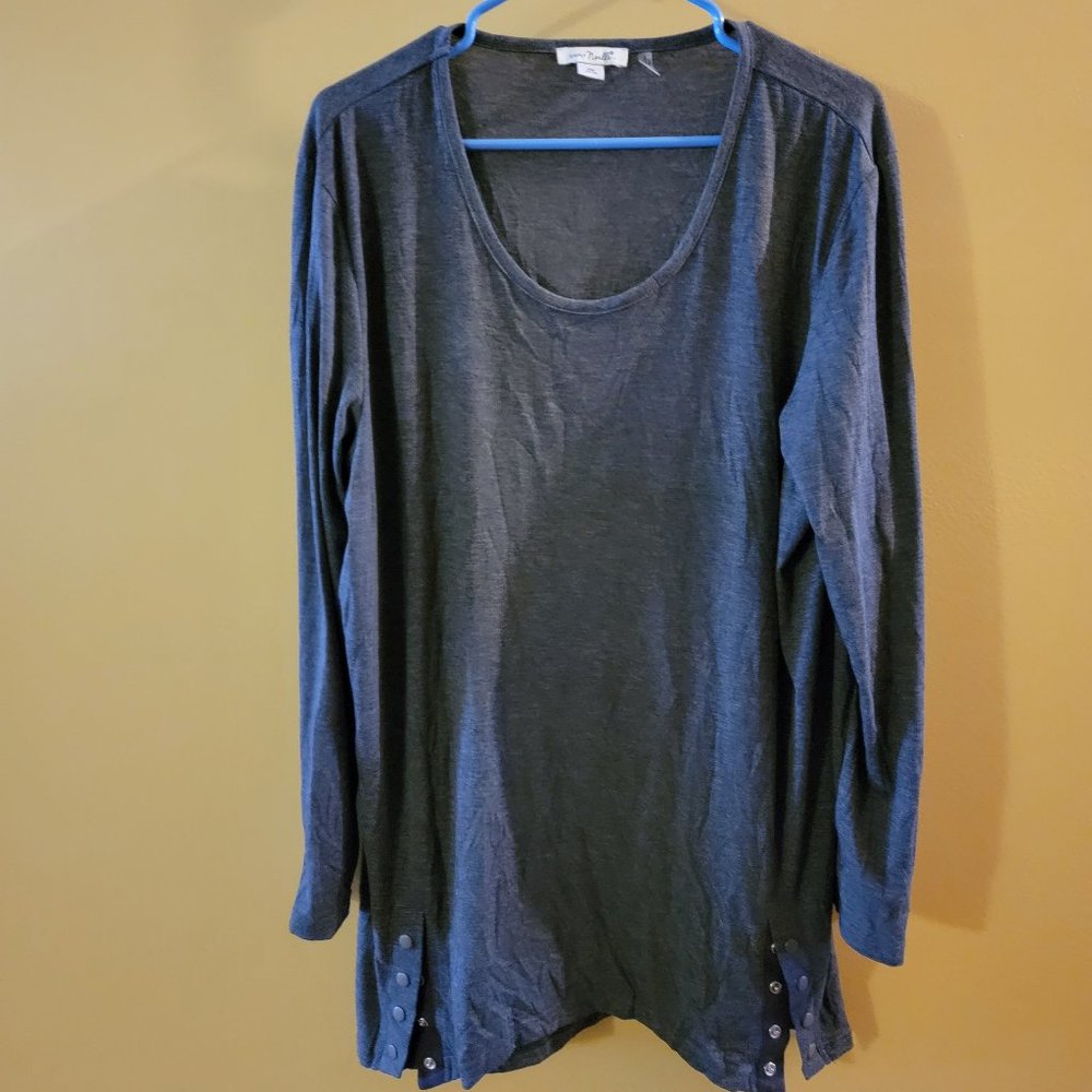 Grey tunic with bottom side snap detail